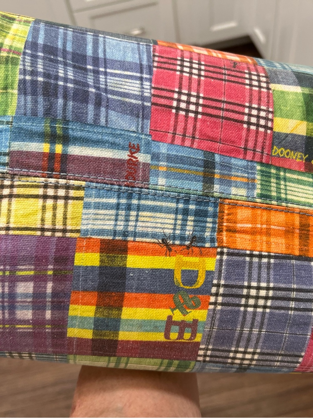 This is a vintage Dooney & Bourke Y2K "Picnic Ant" Madras bag leather handles - Picture 10 of 13